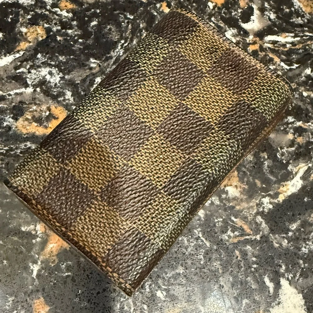 LOUIS VUITTON Damier Keyholder - Picture 5 of 10